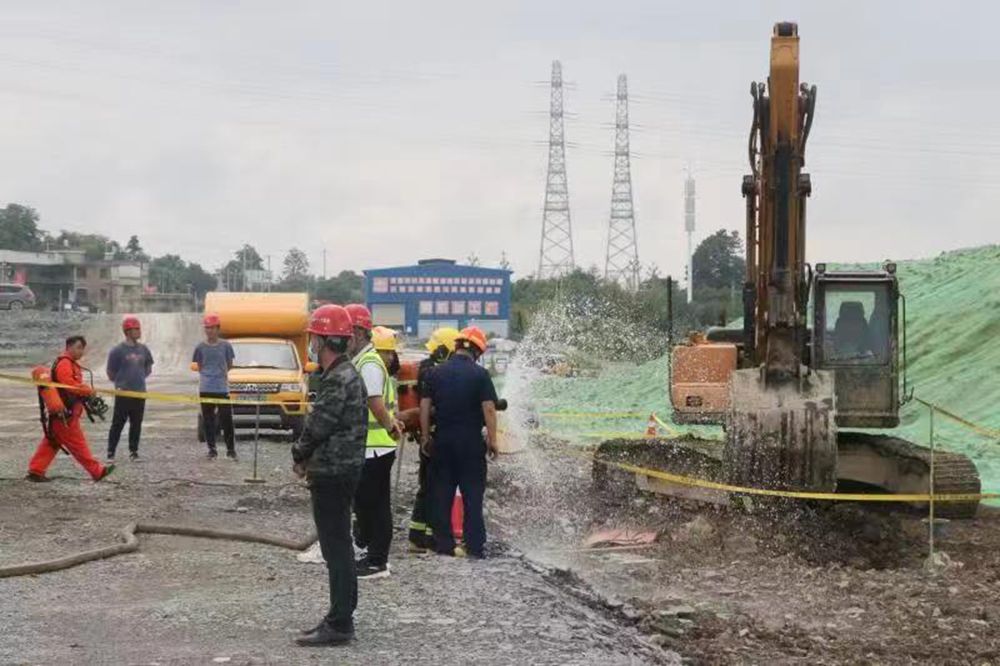 2022年安全生產(chǎn)月燃?xì)庑孤?yīng)急救援演練活動(dòng)(圖7) 2022年安全生產(chǎn)月燃?xì)庑孤?yīng)急救援演練活動(dòng)(圖7)